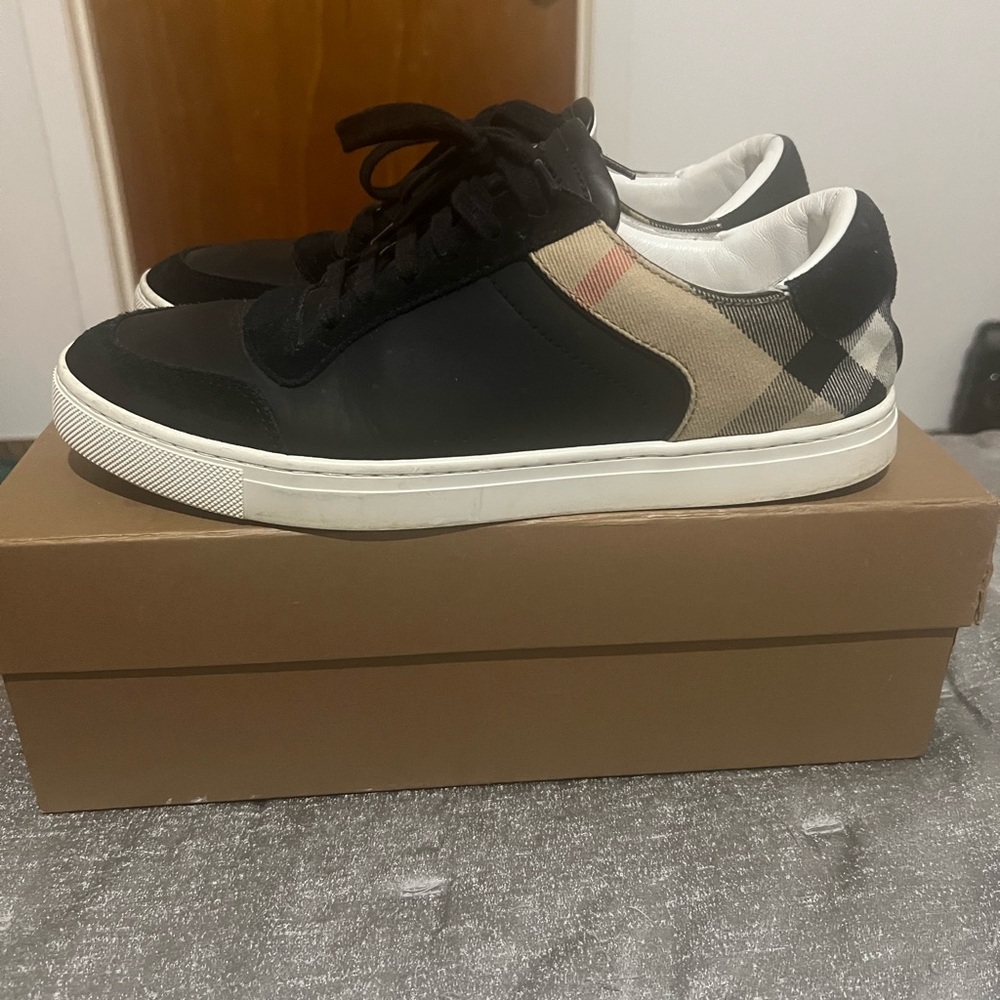 Burberry Black and Tan Sneakers Men’s